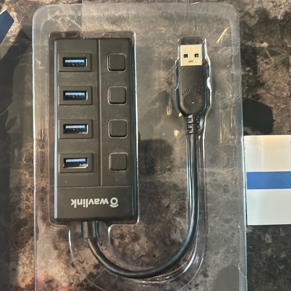 Wavlink 
SuperSpeed ISB3.0– 4-Port Hub 
New with orginal box